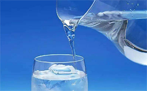 水放久了為什么有味道？